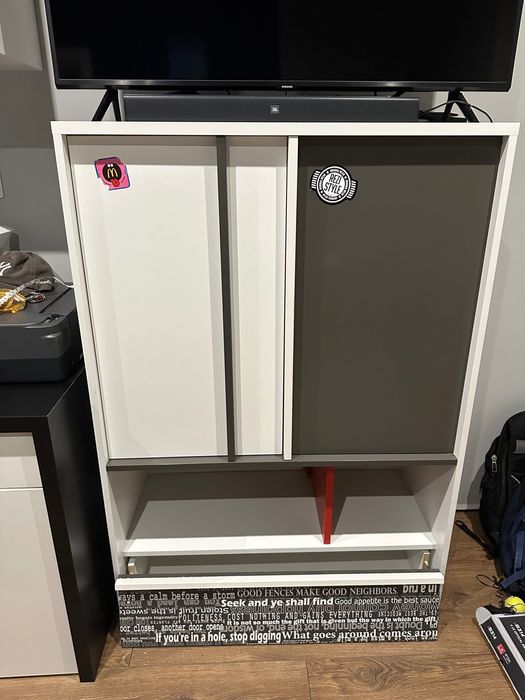 Regał do pokoju młodzieżowego