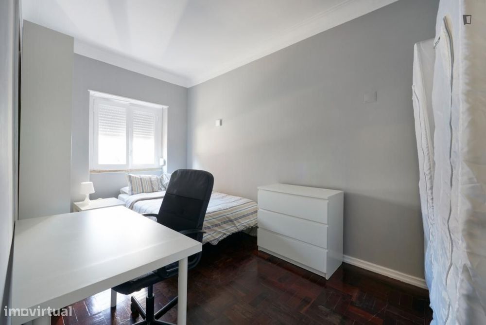 Quarto - localizado em Entrecampos Lisbon