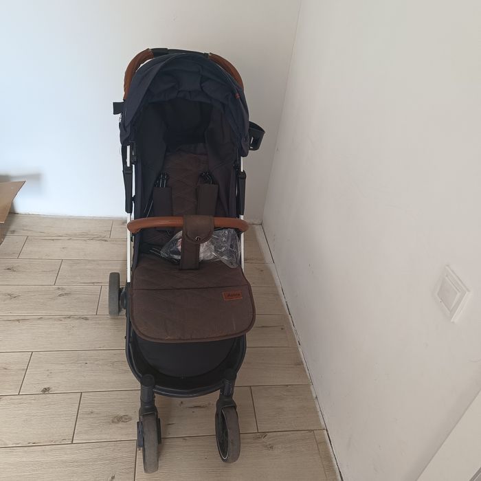 Прогулянкова коляска Carrello Astra