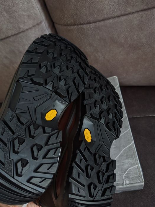 Жіночі трекінгові черевики туристичні lowa renegade 100 gtx mid