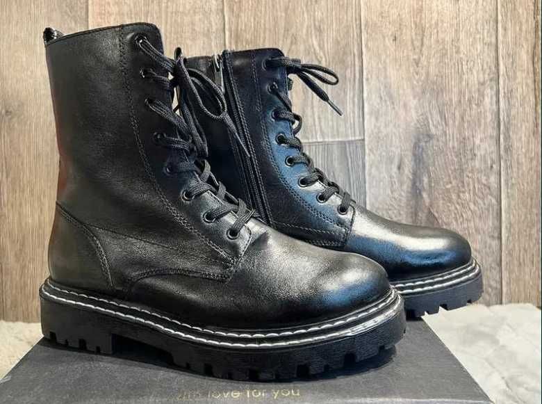 Czarne skórzane ocieplane botki Marco Tozzi 39