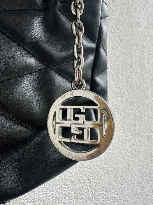 Mala pele preta - Glória Ortiz