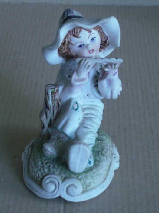 Par de crianças em porcelana