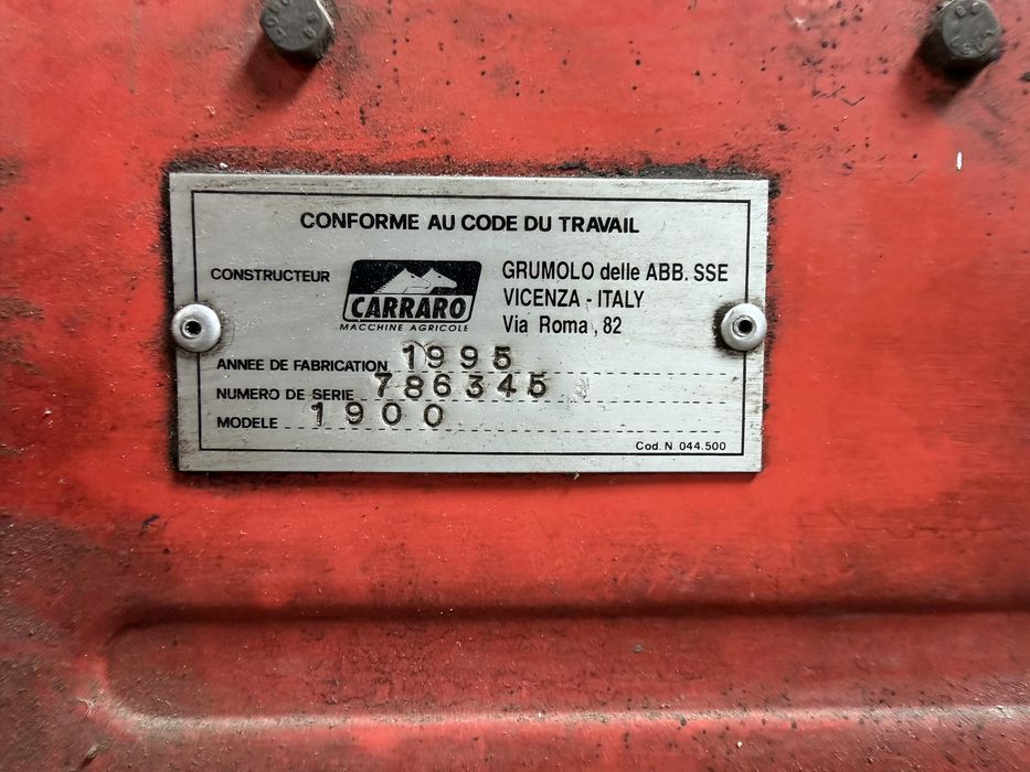 Semeador de Milho Carraro Pneumático – 2 Linhas – Muito Bom Estado
