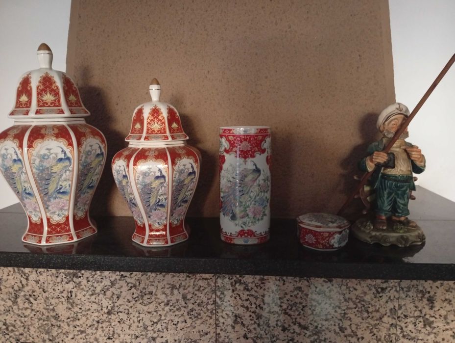 3 Jarras com pintura e boneco.447832318364897280