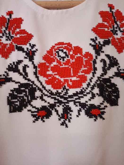 Плаття вишите чеським бісером