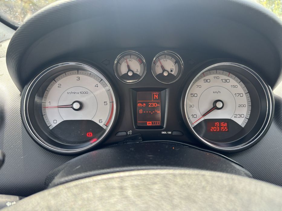 Peugeot 308 1.6 HDi (109cv) - Caixa Automática - Ecrã Android / Bluetooth - Nacional