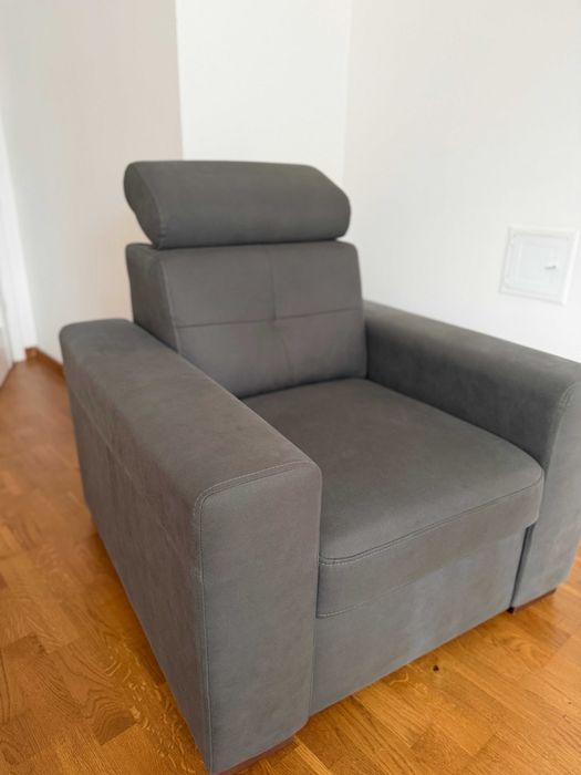Fotel tapicerowany szary – wygodny i elegancki