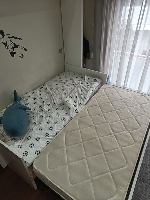 Cama de criança solteiro que abre para cama de casal com dois colchões