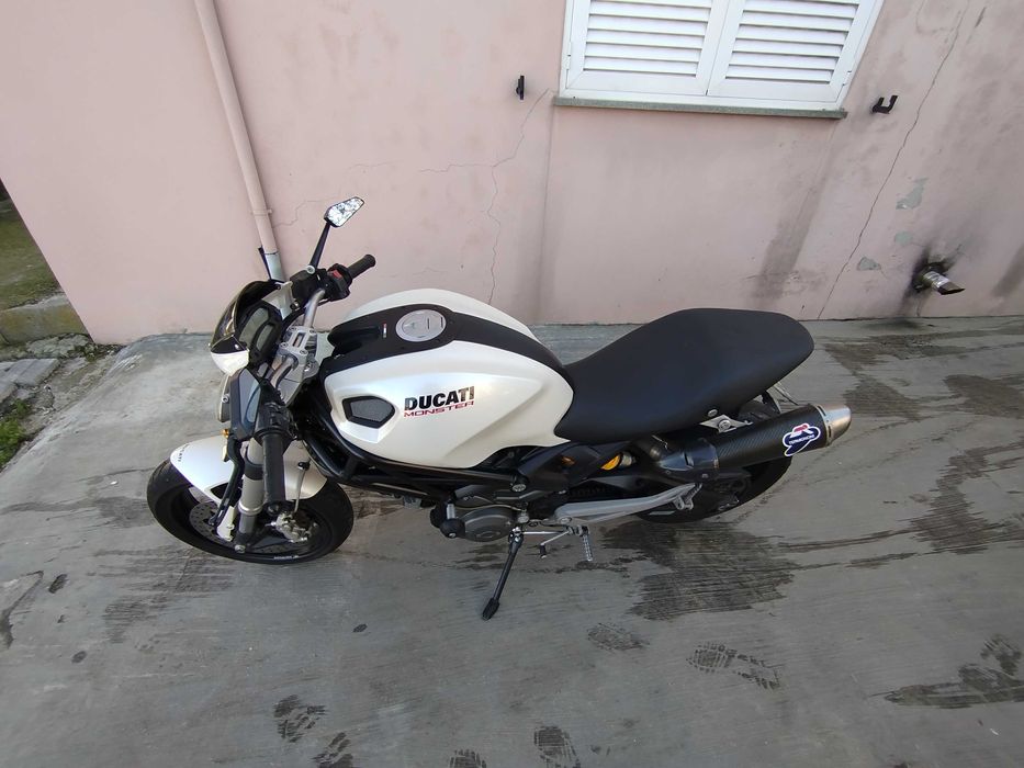 Ducati Monster 696