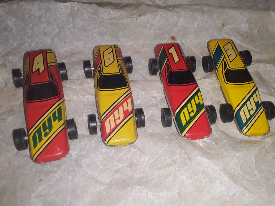 Разные игрушечные машинки. Цена разная.