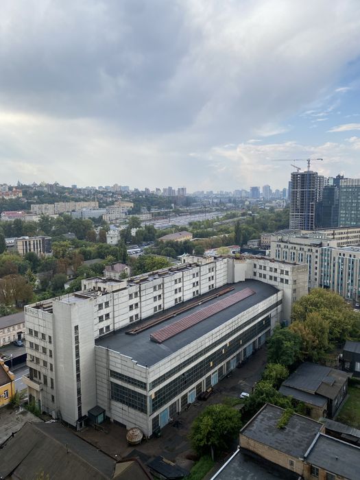 Видова простора двокімнатна квартира. Антоновича 72.