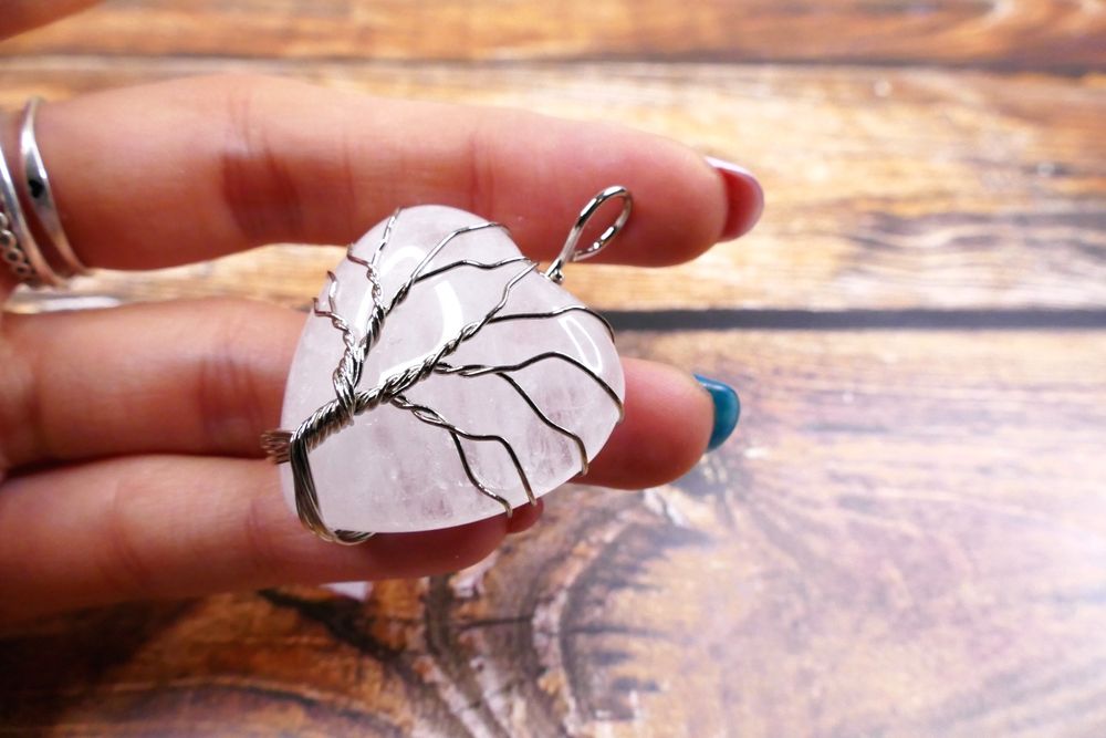 Wisiorek amulet z kryształem górskim, drzewo życia