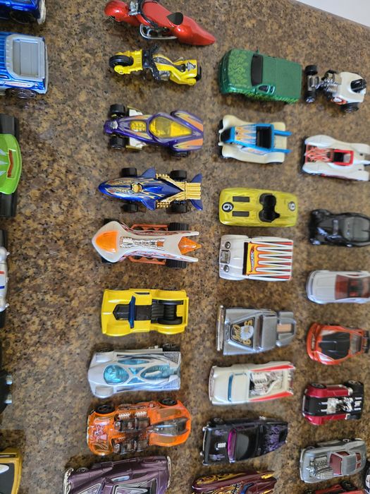 Coleção 74 carros Hot Wheels + pista