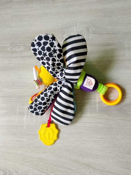 Wesoły motylek Freddie zawieszka Lamaze