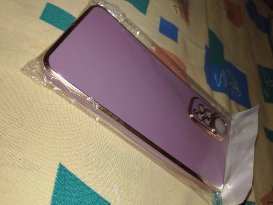 Чехол на телефон