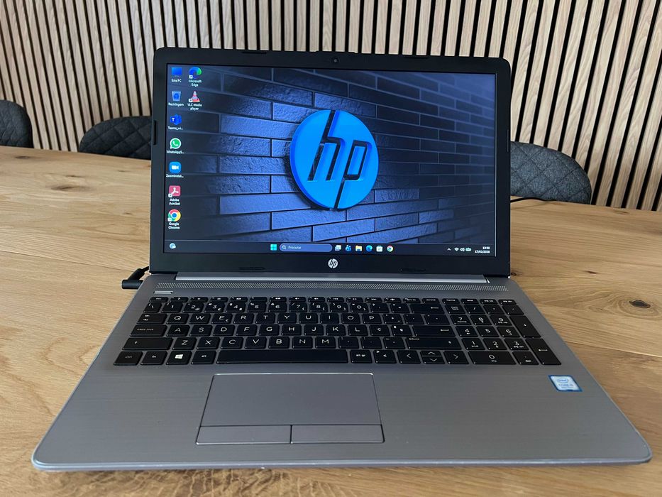 Portátil HP 250 G7 Core i5 8th, 4Gb Memoria, SSD, Win 11
