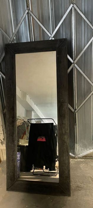 Espelhos grandes com moldura em veludo