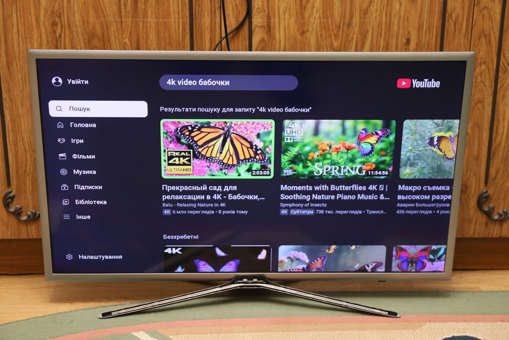 Samsung  UE32K5679SU  32 дюйма