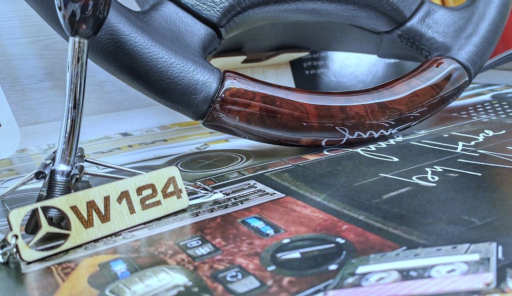 Инкрустация шпонированых вставок в руль