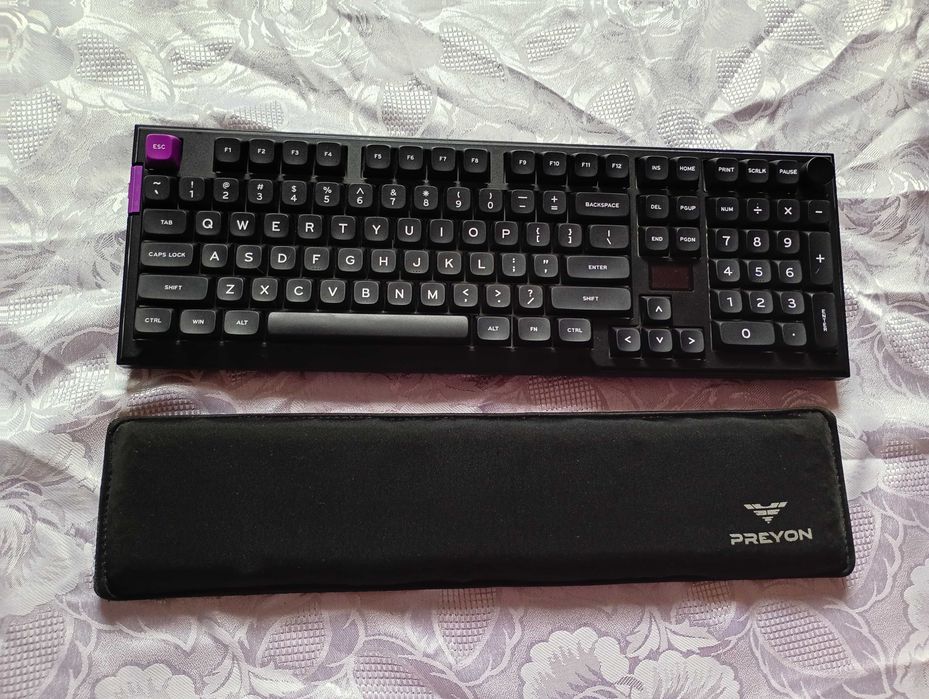 PREYON SILENT CLAW RED + Podkładka pod nadgarstki GW. 2028-03-09