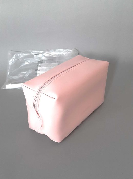 nowa  kosmetyczka Burberry morelkowa na prezent