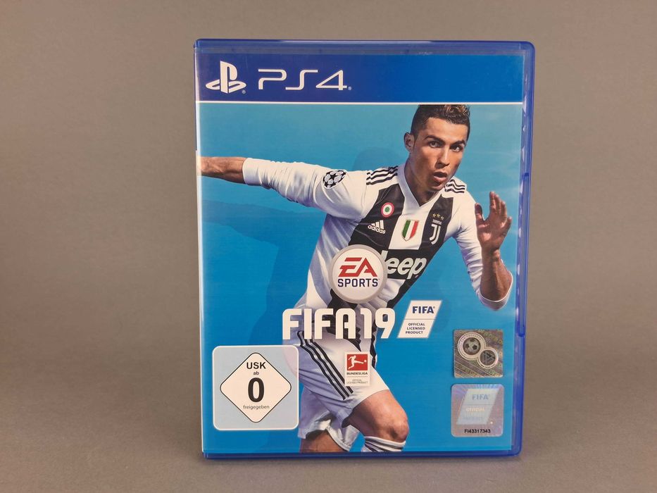 N019 FIFA 19 na PlayStation 4 PS4 Gra Sportowa Piłka Nożna RONALDO