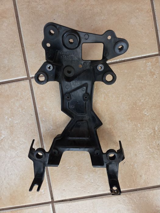 Blotnik stelaz pod licznik lampe Triumph Tiger 800