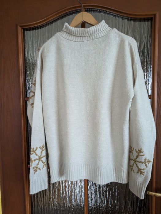 Sweter, półgolf, kremowy, złote gwiazdki. Trendyol. Rozmiar S