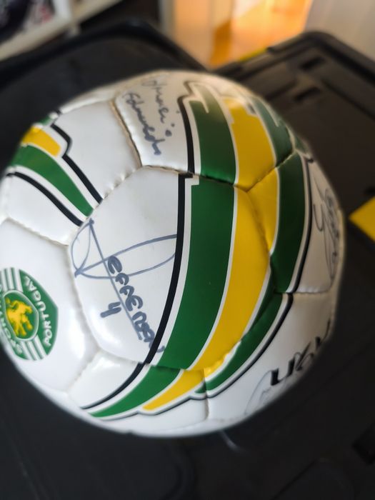 Bola do Sporting autografada