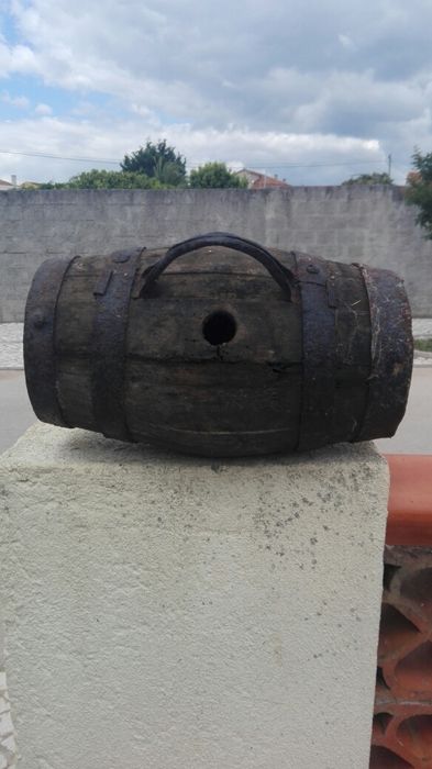 Barril de madeira de mão