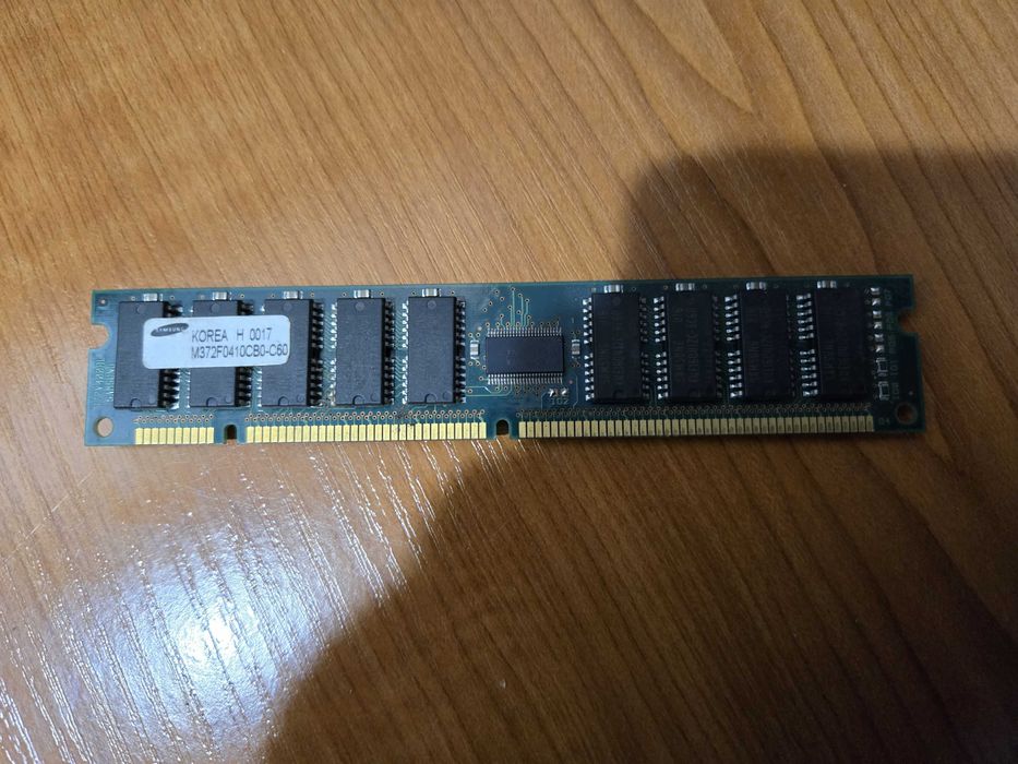 Samsung SDRAM 64MB PC100 168 pin DIMM RAM do Pentium II III Windows 98 retro PC