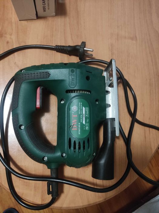 Электро-лобзик DWT