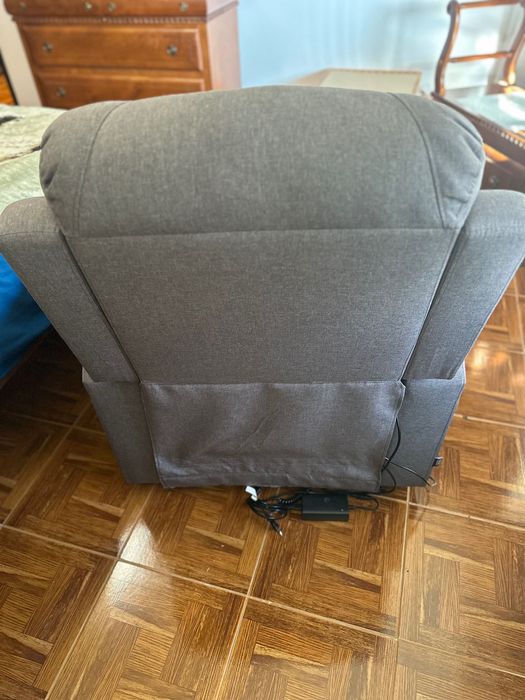 Poltrona - reclinação elétrica, massagem e termoterapia. Como NOVA