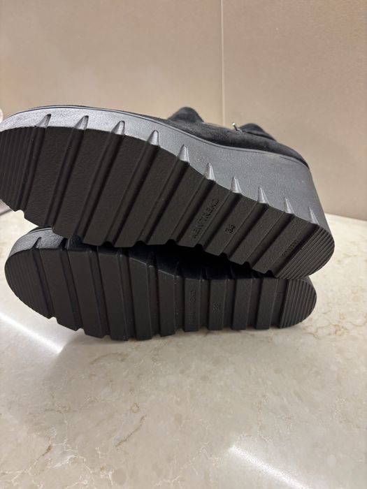 Натуральні нові зимові черевики