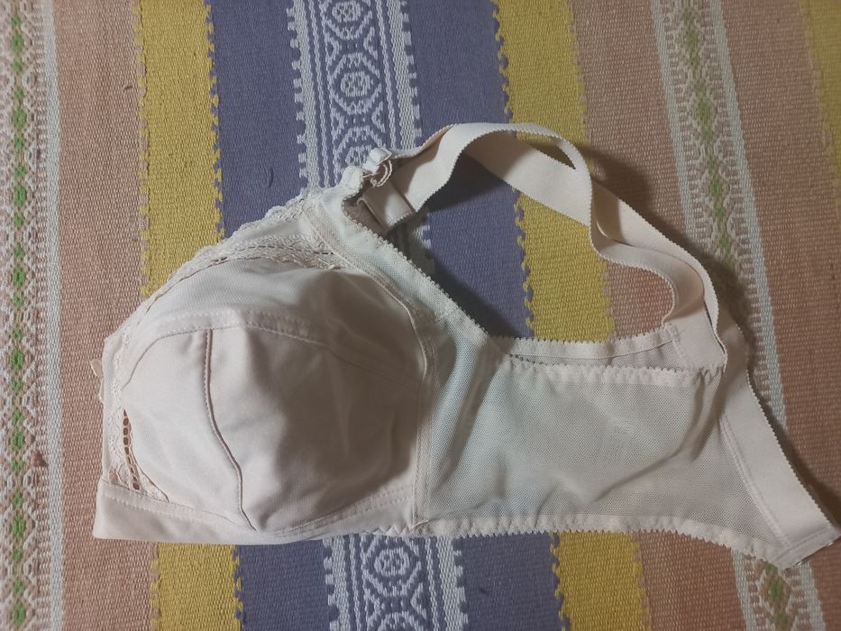Жіночій бюстгалтер 90Е