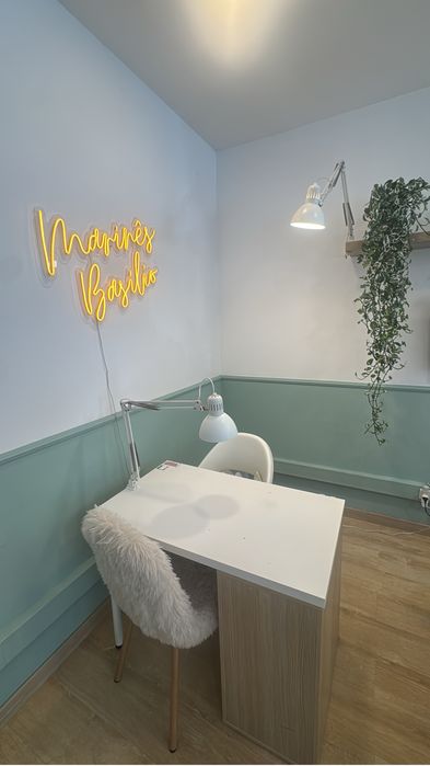 Arrendam-se Mesa de Manicure e Cadeira de Cabeleireiro – Salão em Lisboa