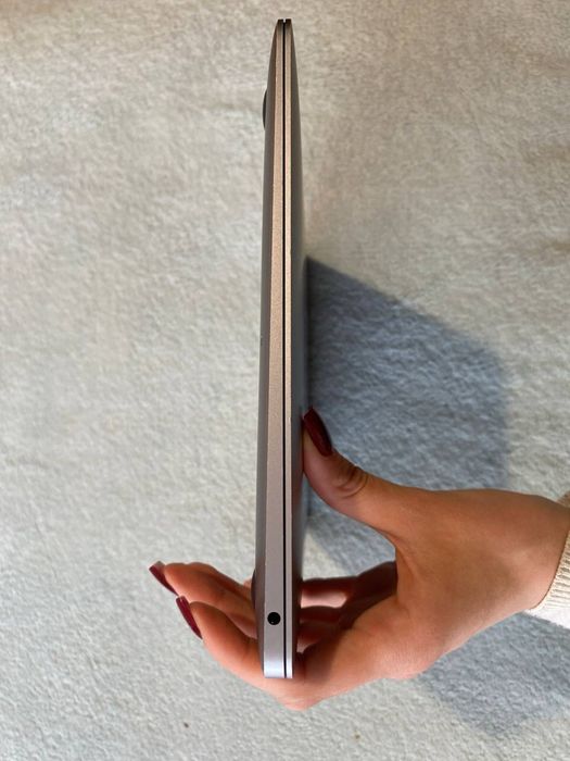 MacBook Air 2020/i7/16/512