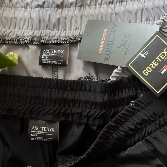 Нейлоновые Шорты ARCTERYX GoreTex (Черные / Серые)