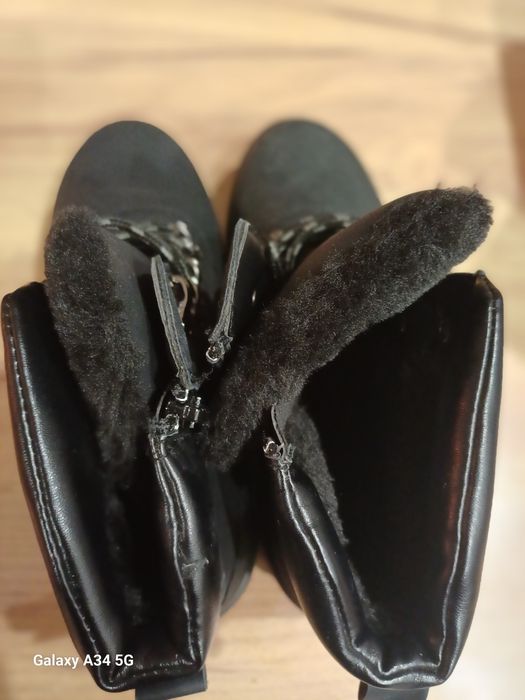 Buty zimowe ocieplone  czarne wiązane 38