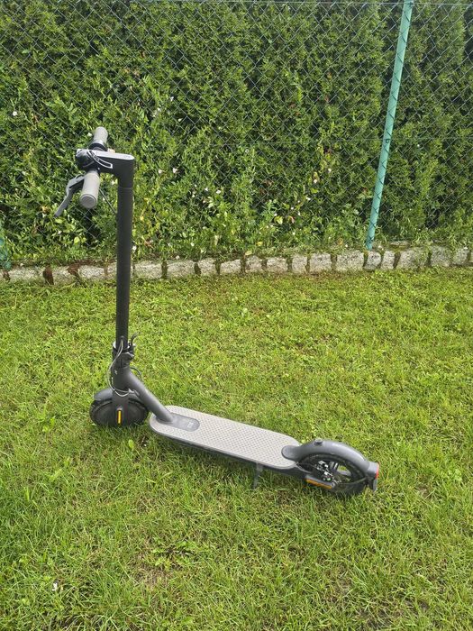 Hulajnoga elektryczna Xiaomi Mi Essential Scooter