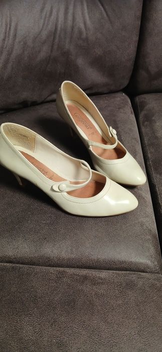 Туфельки жіночі бежеві