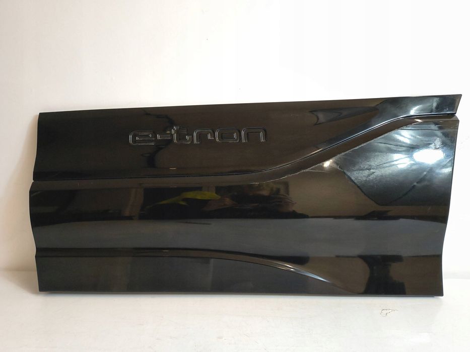 listwa na drzwi lewy tył audi q6 e tron 85h 2024- 85h853969a