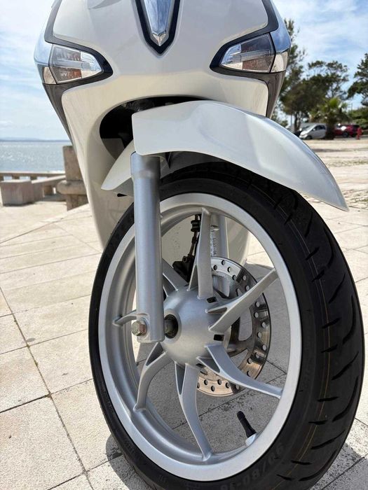 Scooter Piaggio Liberty 125 ABS  com apenas 2.300 km