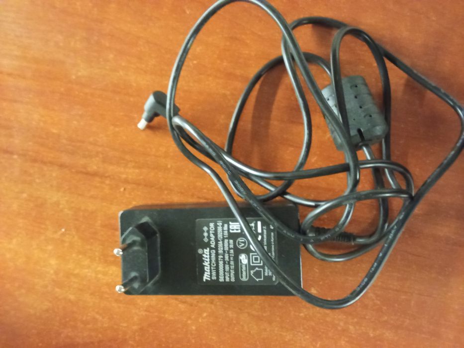 Zasilacz Makita DMR200