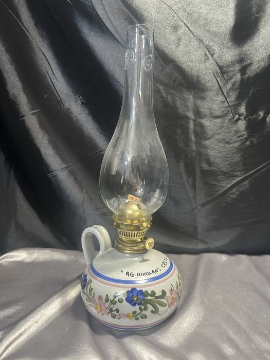 Lampa Naftowa z Ceramicznym Pojemnikiem Malowana z Regionalnym Wzorem