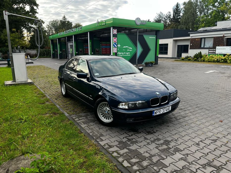 BMW Seria 5 Bezwypadkowe BMW E39 523i w fajnym stanie i z oryginalnym lakierem.