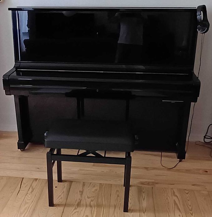 Piano acústico vertical YAMAHA U2 com sistema Silent