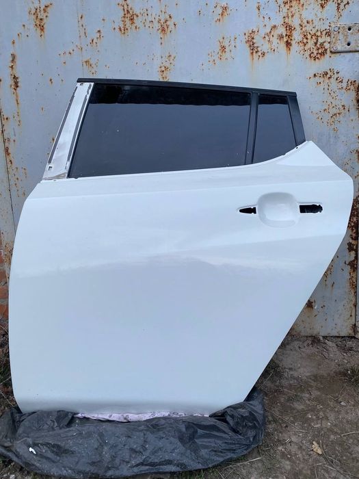 Продам дверь передняя левая nissan leaf 2
