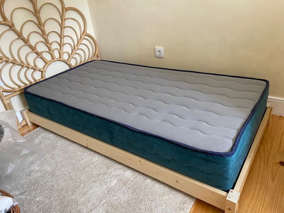 Vende-se Colchão e Cama de criança novos.